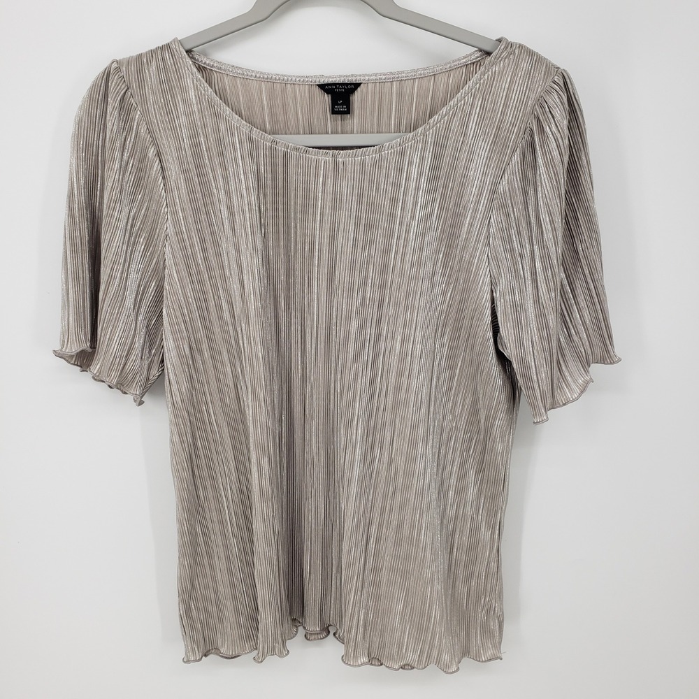 Ann Taylor Shimmer Metallic Plisse Pleated Top Short Sleeve Blouse Sz LP Silver